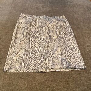 New York & Company womens pencil skirt; size 10